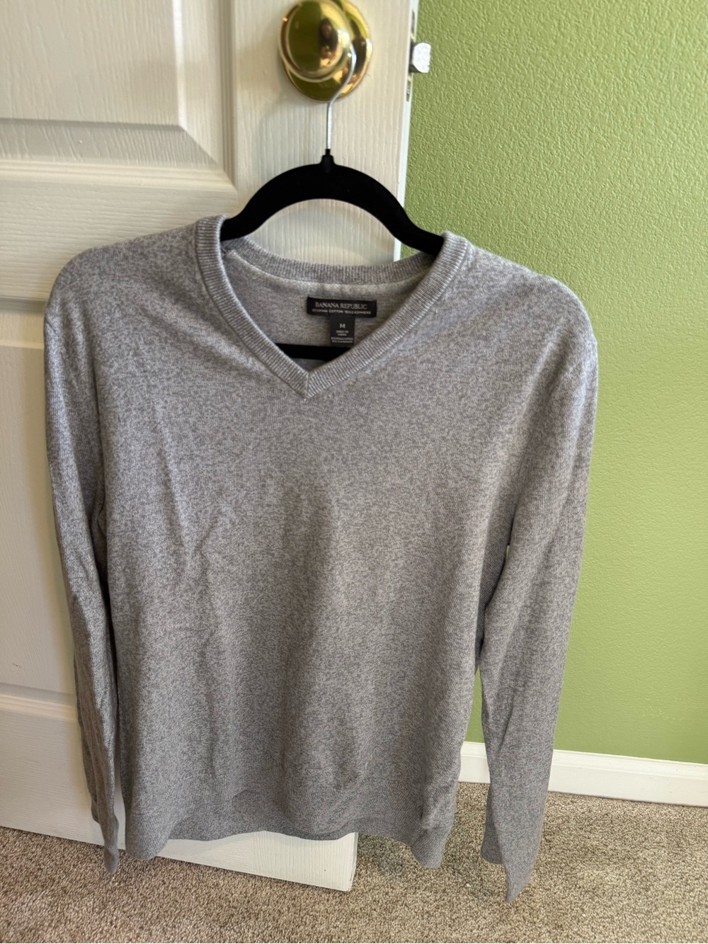 Banana Republic Men's Light Gray V-Neck Sweater